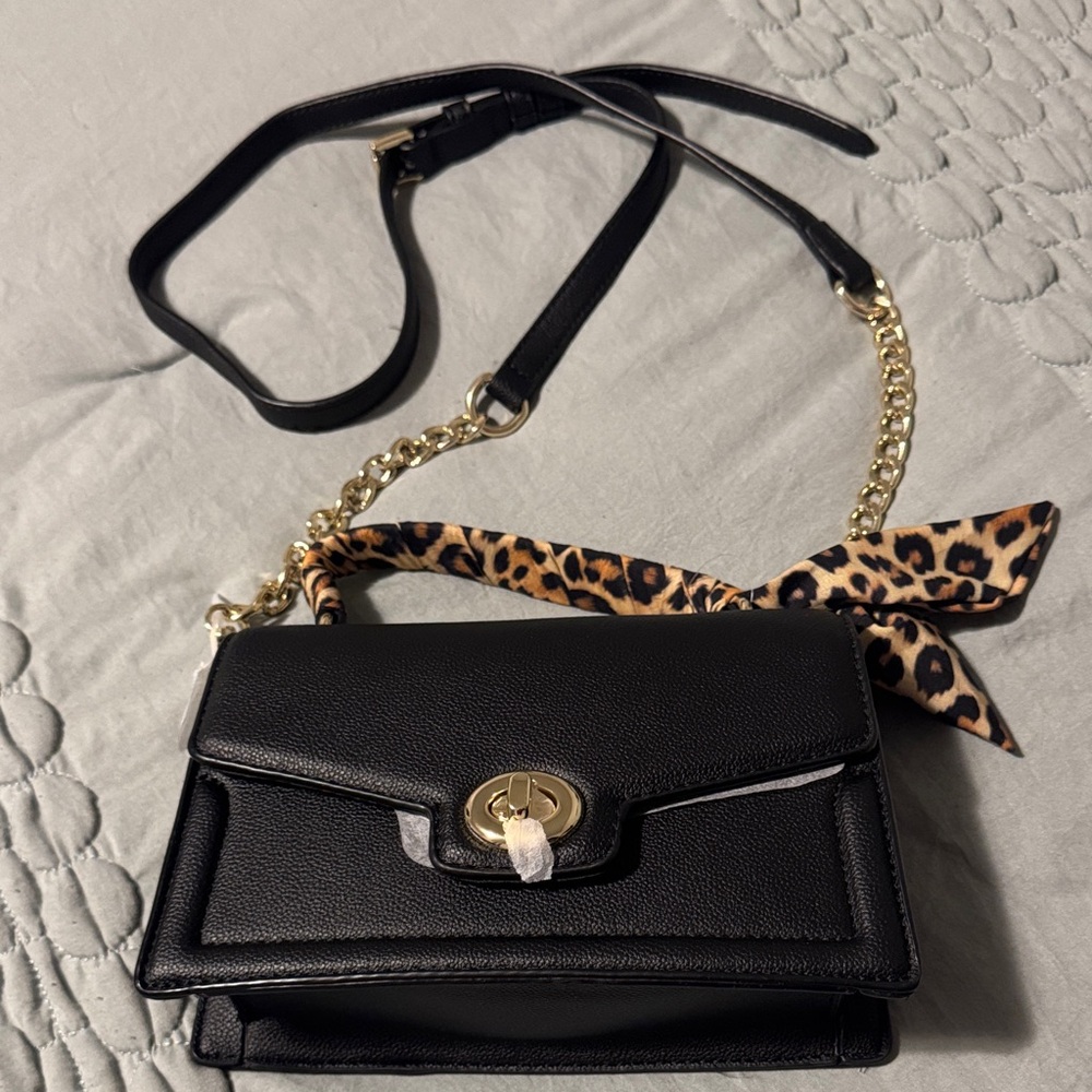 Chic Black Crossbody Bag with Gold Chain and Leopard Scarf